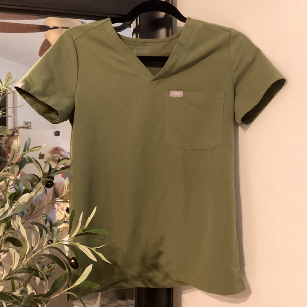FIGS Dark Olive Set